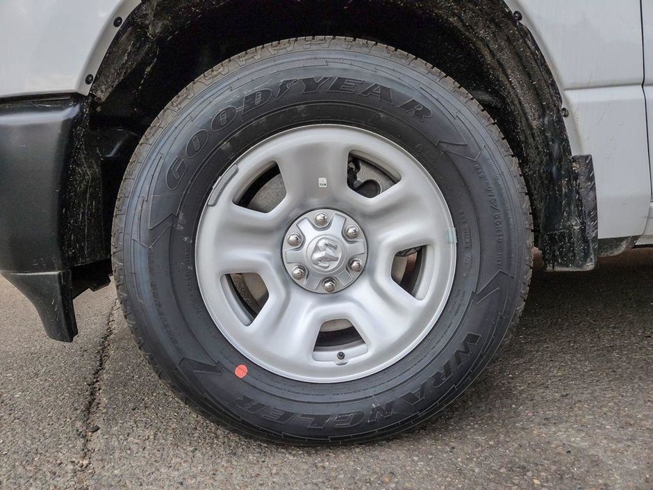 2023 Ram 1500 TRADESMAN IN BRIGHT WHITE EQUIPPED WITH A 5.7L HEMI V8 W/ETORQUE , 4X4 , 8SPD AUTO , TRADESMAN LVL 1 , HITCH RECEIVER , BACKUP C-9