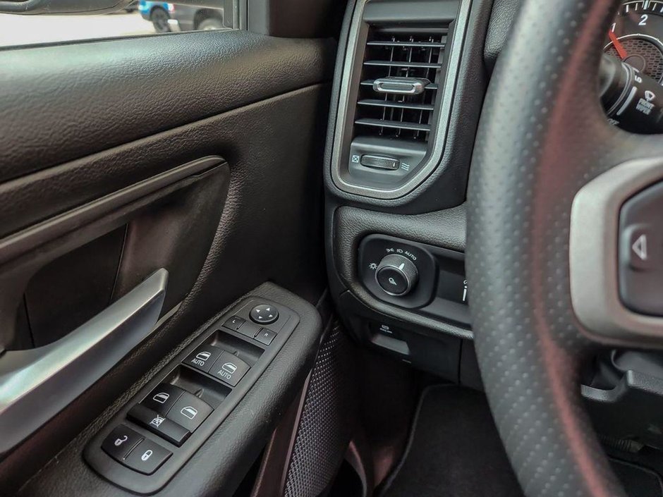 2023 Ram 1500 TRADESMAN IN BRIGHT WHITE EQUIPPED WITH A 5.7L HEMI V8 W/ETORQUE , 4X4 , 8SPD AUTO , TRADESMAN LVL 1 , HITCH RECEIVER , BACKUP C-15