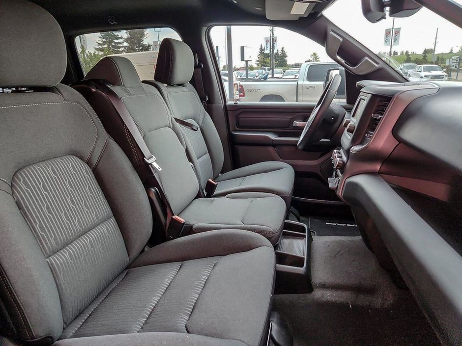 2023 Ram 1500 TRADESMAN IN BRIGHT WHITE EQUIPPED WITH A 5.7L HEMI V8 W/ETORQUE , 4X4 , 8SPD AUTO , TRADESMAN LVL 1 , HITCH RECEIVER , BACKUP C-22