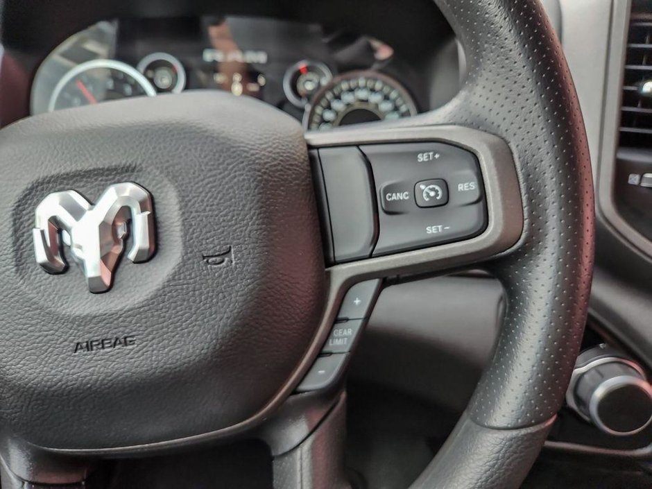 2023 Ram 1500 TRADESMAN IN BRIGHT WHITE EQUIPPED WITH A 5.7L HEMI V8 W/ETORQUE , 4X4 , 8SPD AUTO , TRADESMAN LVL 1 , HITCH RECEIVER , BACKUP C-14