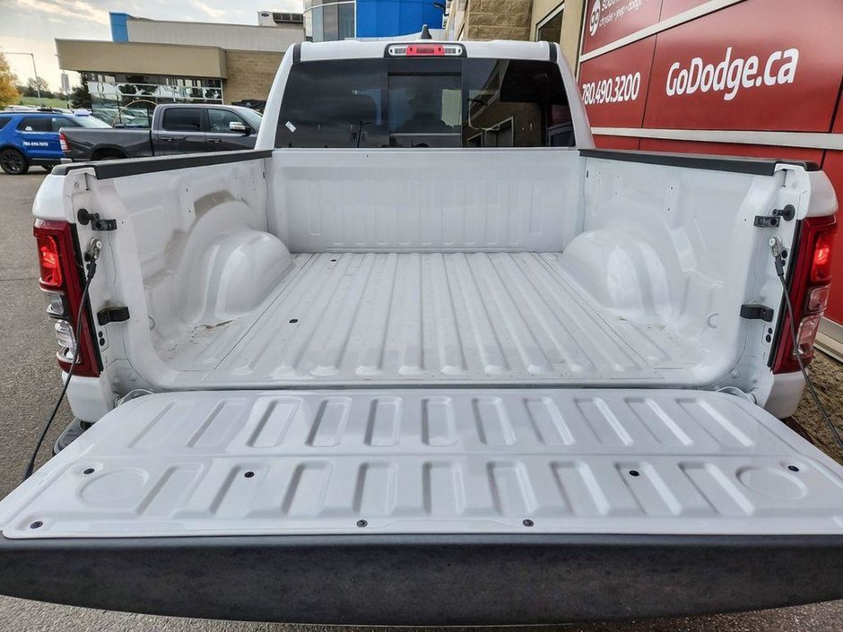 2023 Ram 1500 TRADESMAN IN BRIGHT WHITE EQUIPPED WITH A 5.7L HEMI V8 W/ETORQUE , 4X4 , 8SPD AUTO , TRADESMAN LVL 1 , HITCH RECEIVER , BACKUP C-8