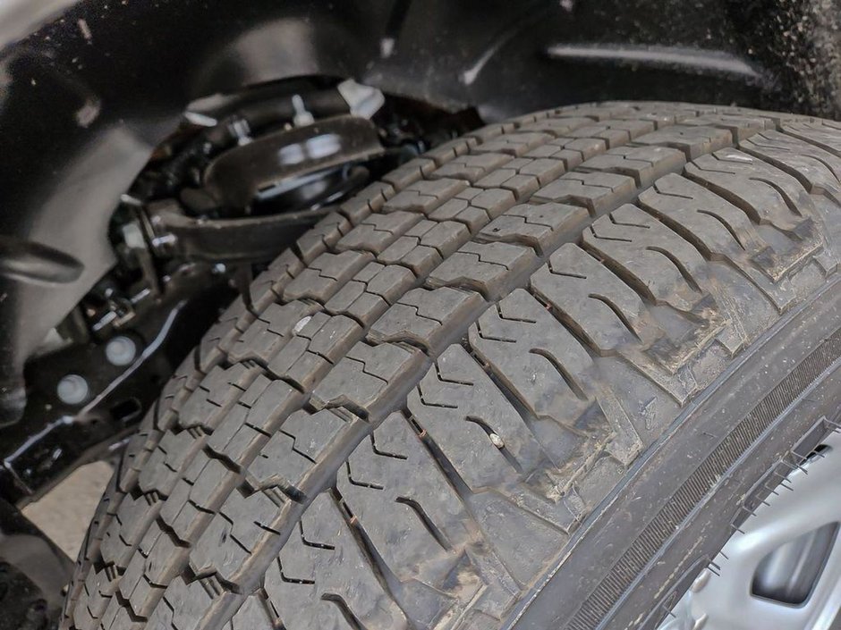 2023 Ram 1500 TRADESMAN IN BRIGHT WHITE EQUIPPED WITH A 5.7L HEMI V8 W/ETORQUE , 4X4 , 8SPD AUTO , TRADESMAN LVL 1 , HITCH RECEIVER , BACKUP C-10