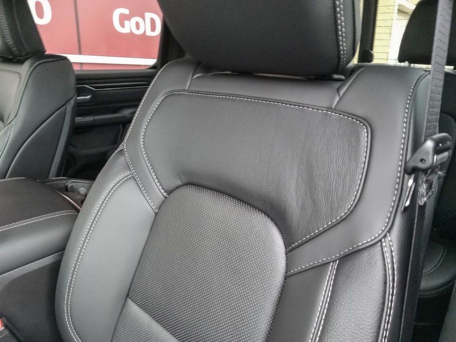 2024 Ram 1500 SPORT NIGHT EDITION IN BILLET SILVER EQUIPPED WITH A 5.7L HEMI V8 W/ETORQUE , 4X4 , 8SPD AUTO , BSM/RCPD , 125L TANK , SPORT HOO-18