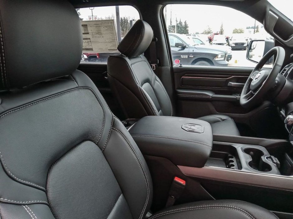 2024 Ram 1500 SPORT NIGHT EDITION IN BILLET SILVER EQUIPPED WITH A 5.7L HEMI V8 W/ETORQUE , 4X4 , 8SPD AUTO , BSM/RCPD , 125L TANK , SPORT HOO-20