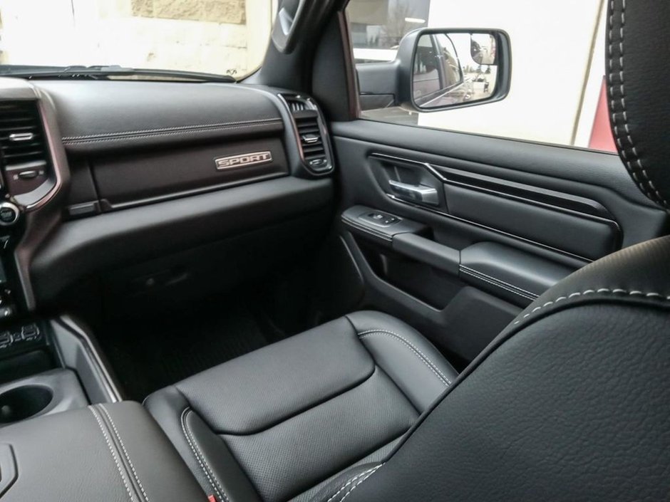 2024 Ram 1500 SPORT NIGHT EDITION IN BILLET SILVER EQUIPPED WITH A 5.7L HEMI V8 W/ETORQUE , 4X4 , 8SPD AUTO , BSM/RCPD , 125L TANK , SPORT HOO-23