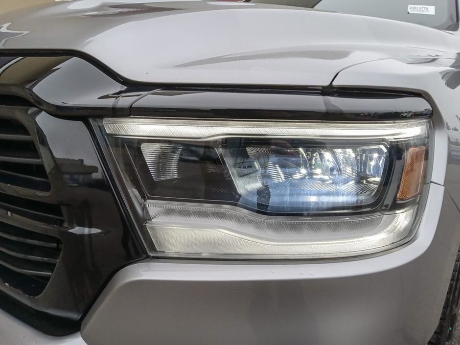 2024 Ram 1500 SPORT NIGHT EDITION IN BILLET SILVER EQUIPPED WITH A 5.7L HEMI V8 W/ETORQUE , 4X4 , 8SPD AUTO , BSM/RCPD , 125L TANK , SPORT HOO-7