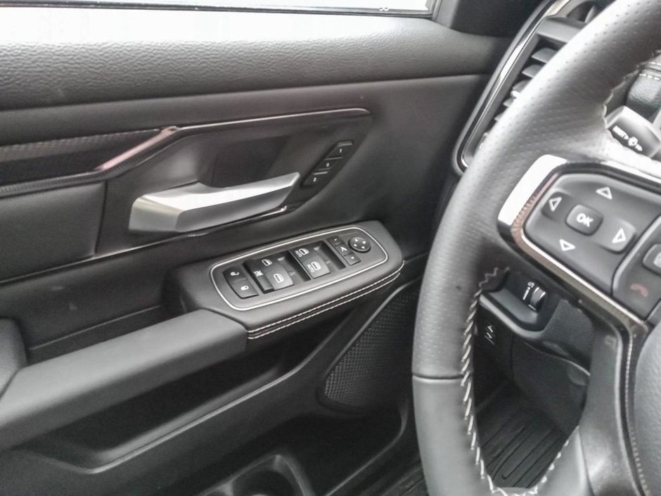 2024 Ram 1500 SPORT NIGHT EDITION IN BILLET SILVER EQUIPPED WITH A 5.7L HEMI V8 W/ETORQUE , 4X4 , 8SPD AUTO , BSM/RCPD , 125L TANK , SPORT HOO-15