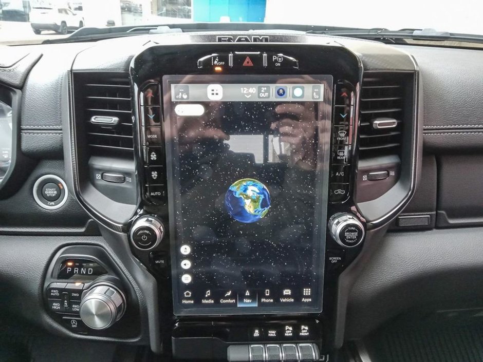 2024 Ram 1500 SPORT NIGHT EDITION IN BILLET SILVER EQUIPPED WITH A 5.7L HEMI V8 W/ETORQUE , 4X4 , 8SPD AUTO , BSM/RCPD , 125L TANK , SPORT HOO-17