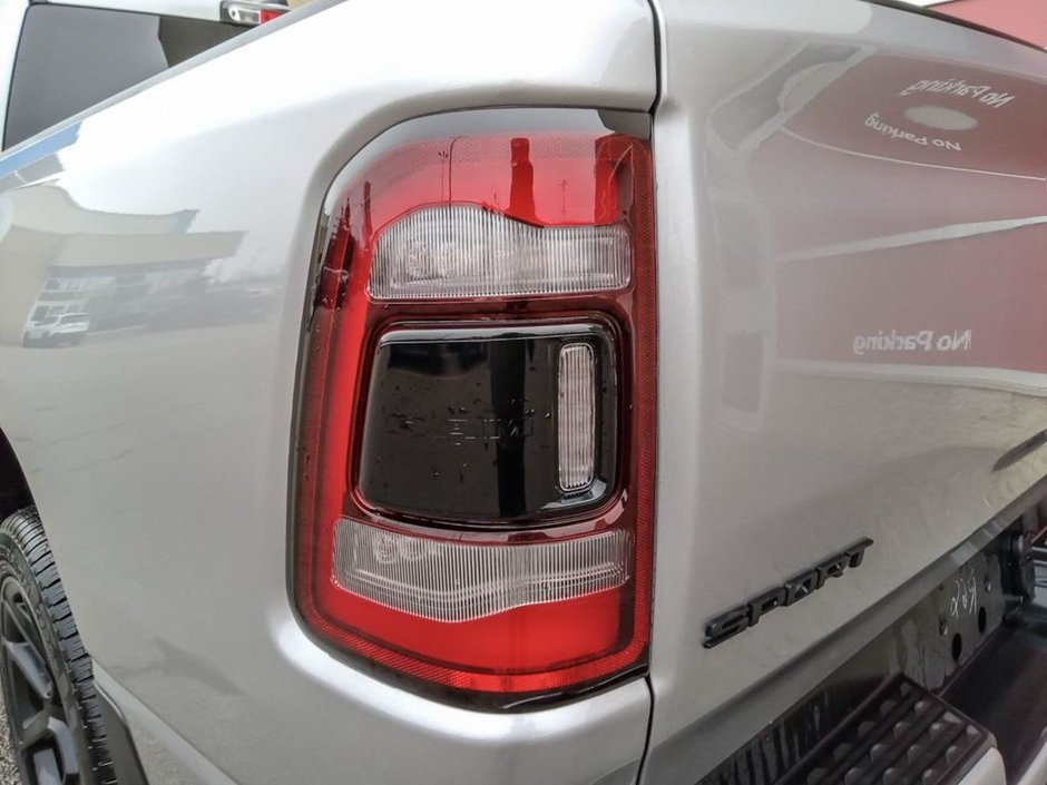 2024 Ram 1500 SPORT NIGHT EDITION IN BILLET SILVER EQUIPPED WITH A 5.7L HEMI V8 W/ETORQUE , 4X4 , 8SPD AUTO , BSM/RCPD , 125L TANK , SPORT HOO-10