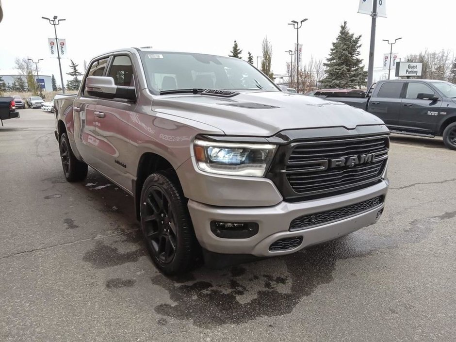 2024 Ram 1500 SPORT NIGHT EDITION IN BILLET SILVER EQUIPPED WITH A 5.7L HEMI V8 W/ETORQUE , 4X4 , 8SPD AUTO , BSM/RCPD , 125L TANK , SPORT HOO-26
