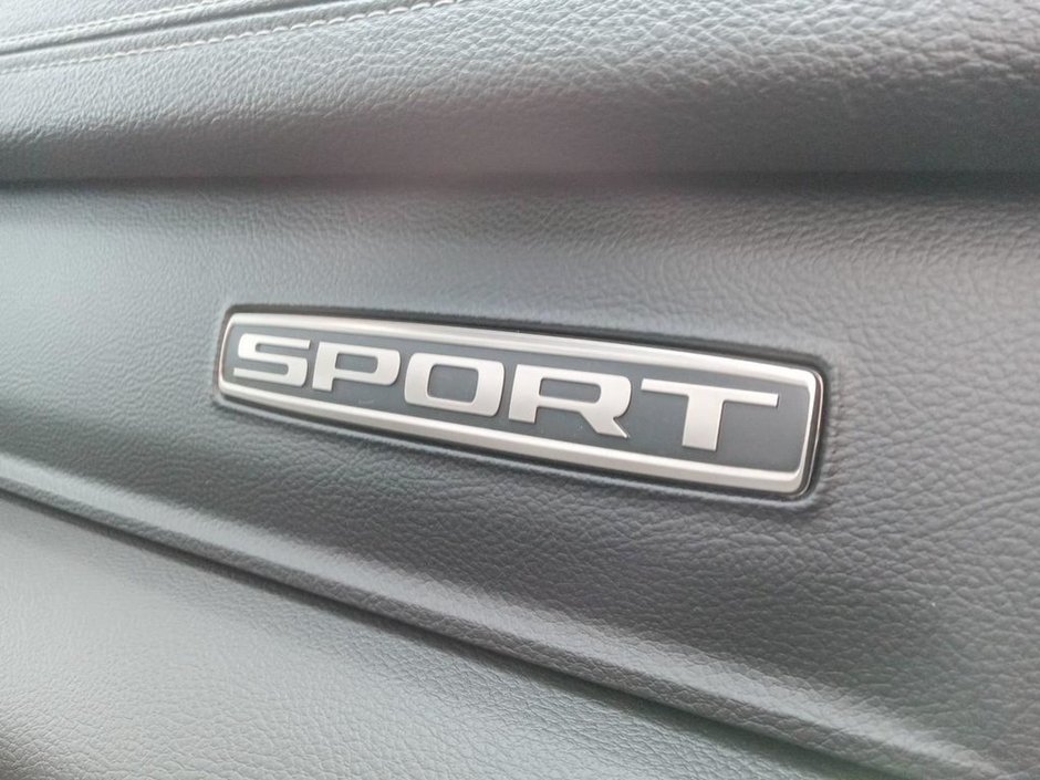 2024 Ram 1500 SPORT IN DIAMOND BLACK EQUIPPED WITH A 5.7L HEMI V8 W/ETORQUE , 4X4 , 8SPD AUTO , 125L TANK , SPORT HOOD , PANORAMIC SUNROOF , R-25