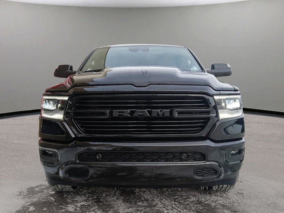 2024 Ram 1500 SPORT IN DIAMOND BLACK EQUIPPED WITH A 5.7L HEMI V8 W/ETORQUE , 4X4 , 8SPD AUTO , 125L TANK , SPORT HOOD , PANORAMIC SUNROOF , R-1