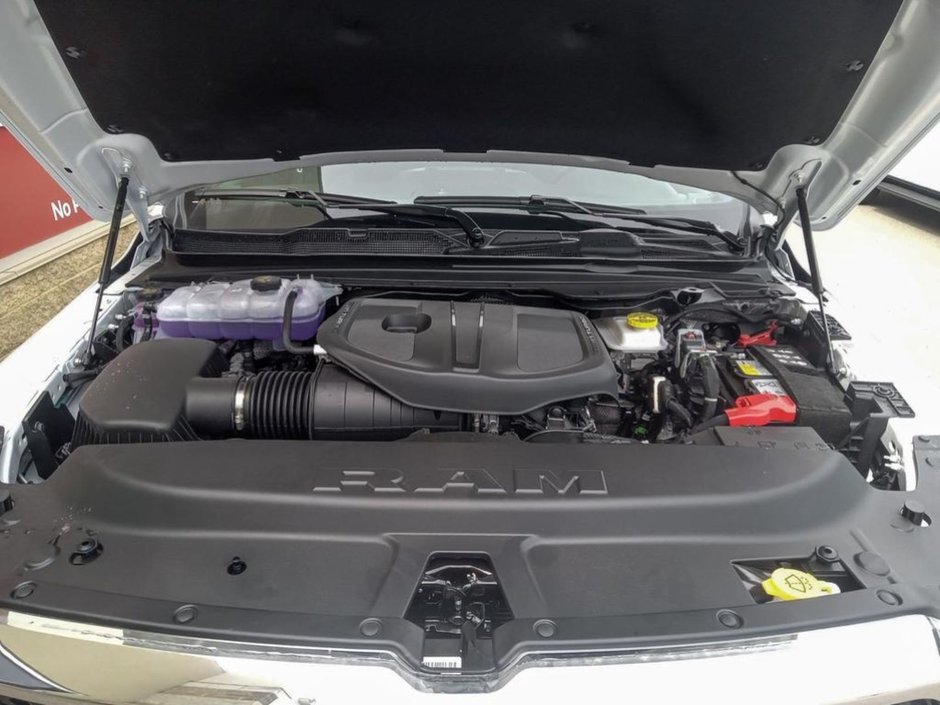 2025 Ram 1500 BIG HORN IN BRIGHT WHITE EQUIPPED WITH A 3.0L HURRICANE TWIN TURBO I6 , 4X4 , 8SPD AUTO , TRAILER BRAKE CONTROL , 3.92 REAR AXLE-9