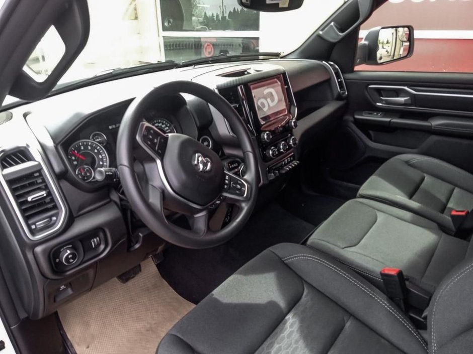 2025 Ram 1500 BIG HORN IN BRIGHT WHITE EQUIPPED WITH A 3.0L HURRICANE TWIN TURBO I6 , 4X4 , 8SPD AUTO , TRAILER BRAKE CONTROL , 3.92 REAR AXLE-12