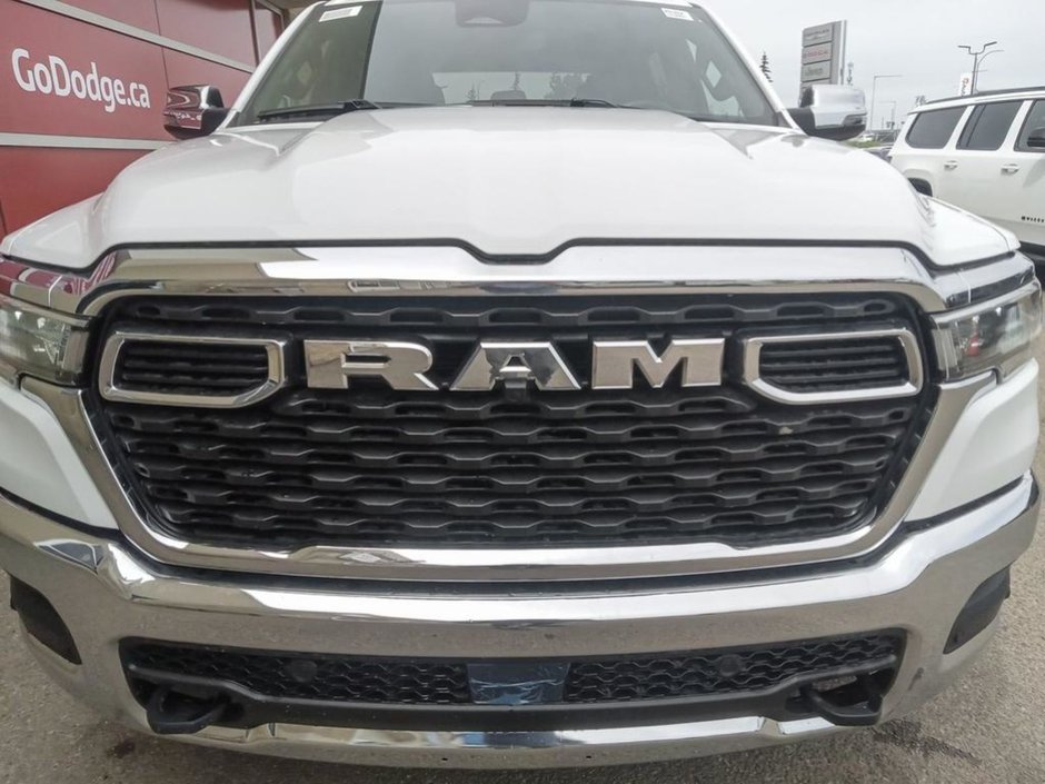 2025 Ram 1500 BIG HORN IN BRIGHT WHITE EQUIPPED WITH A 3.0L HURRICANE TWIN TURBO I6 , 4X4 , 8SPD AUTO , TRAILER BRAKE CONTROL , 3.92 REAR AXLE-8