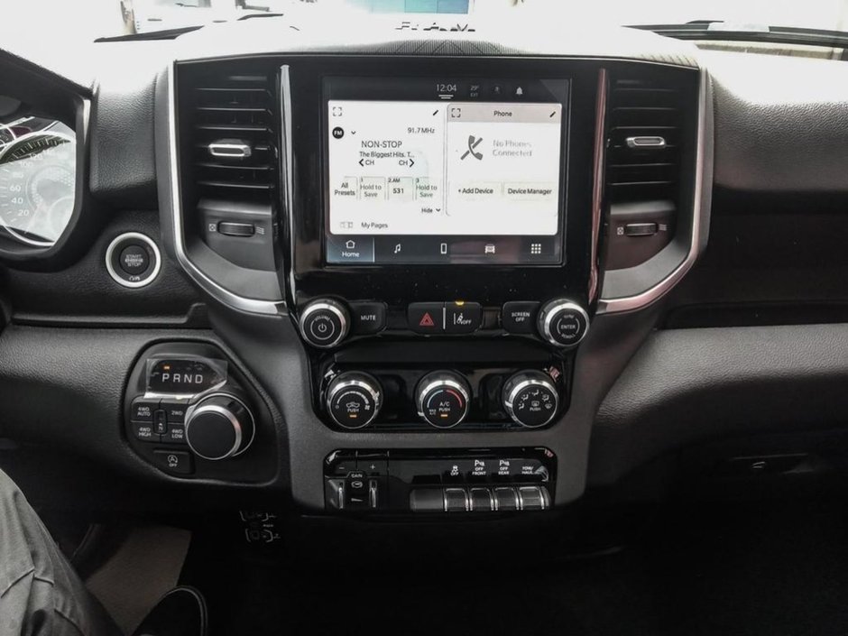 2025 Ram 1500 BIG HORN IN BRIGHT WHITE EQUIPPED WITH A 3.0L HURRICANE TWIN TURBO I6 , 4X4 , 8SPD AUTO , TRAILER BRAKE CONTROL , 3.92 REAR AXLE-18