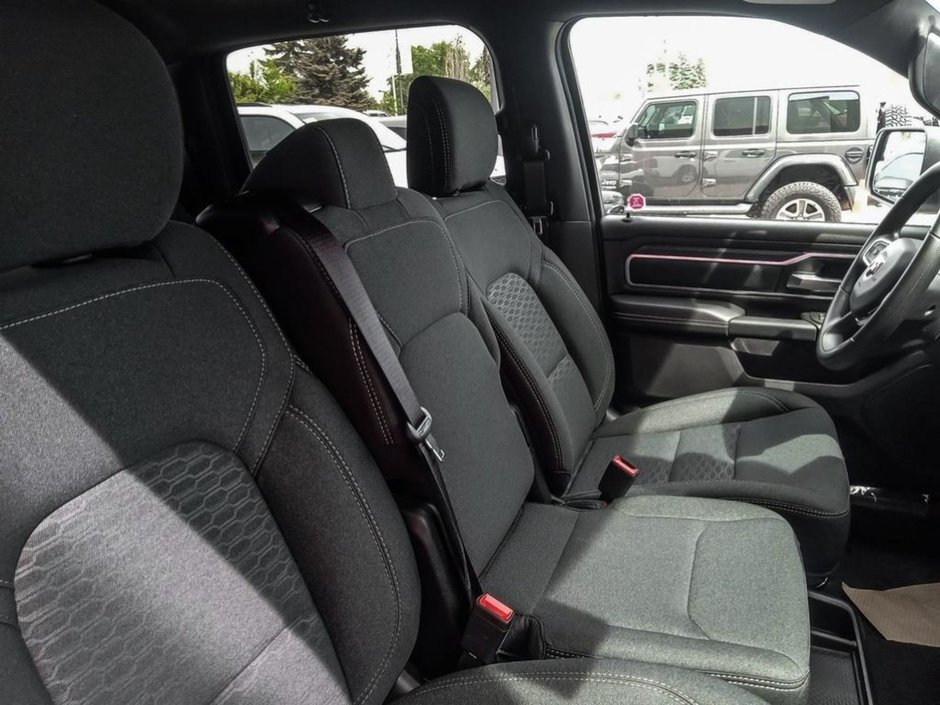 2025 Ram 1500 BIG HORN IN BRIGHT WHITE EQUIPPED WITH A 3.0L HURRICANE TWIN TURBO I6 , 4X4 , 8SPD AUTO , TRAILER BRAKE CONTROL , 3.92 REAR AXLE-21