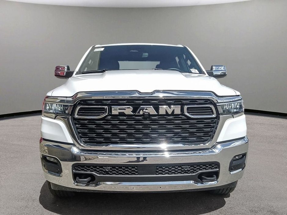 2025 Ram 1500 BIG HORN IN BRIGHT WHITE EQUIPPED WITH A 3.0L HURRICANE TWIN TURBO I6 , 4X4 , 8SPD AUTO , TRAILER BRAKE CONTROL , PROTECTION GRO-1