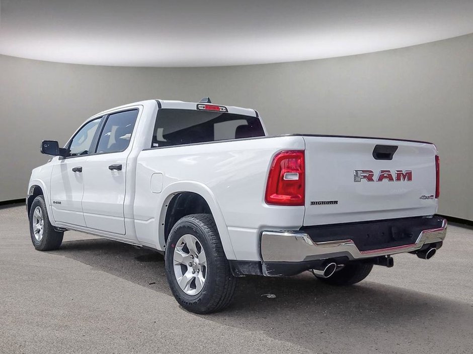 2025 Ram 1500 BIG HORN IN BRIGHT WHITE EQUIPPED WITH A 3.0L HURRICANE TWIN TURBO I6 , 4X4 , 8SPD AUTO , TRAILER BRAKE CONTROL , PROTECTION GRO-3