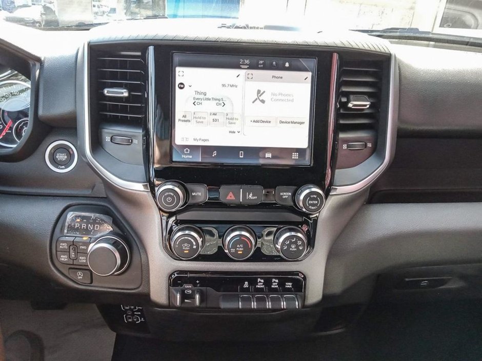 2025 Ram 1500 BIG HORN IN BRIGHT WHITE EQUIPPED WITH A 3.6L V6 W/ETORQUE , 4X4 , 8SPD AUTO , TRAILER BRAKE CONTROL , 3.55 REAR AXLE RATIO , PR-17