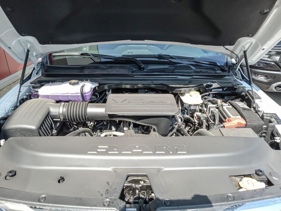 2025 Ram 1500 BIG HORN IN BRIGHT WHITE EQUIPPED WITH A 3.6L V6 W/ETORQUE , 4X4 , 8SPD AUTO , TRAILER BRAKE CONTROL , 3.55 REAR AXLE RATIO , PR-9