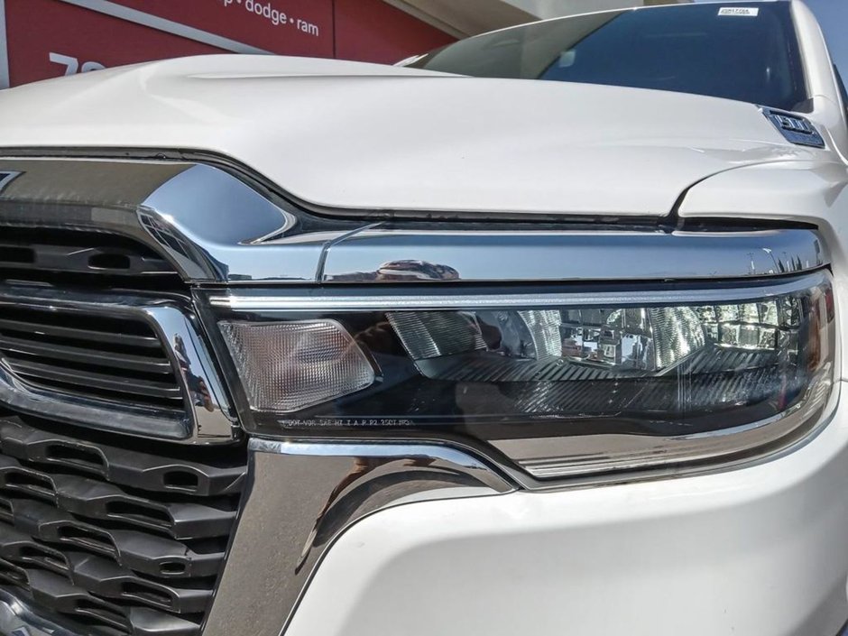 2025 Ram 1500 BIG HORN IN BRIGHT WHITE EQUIPPED WITH A 3.6L V6 W/ETORQUE , 4X4 , 8SPD AUTO , TRAILER BRAKE CONTROL , 3.55 REAR AXLE RATIO , PR-7