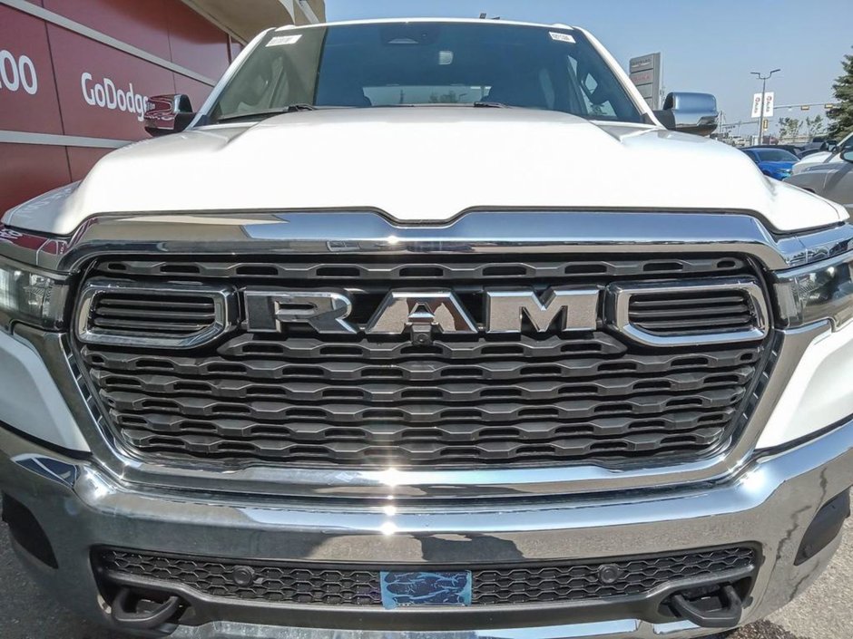 2025 Ram 1500 BIG HORN IN BRIGHT WHITE EQUIPPED WITH A 3.6L V6 W/ETORQUE , 4X4 , 8SPD AUTO , TRAILER BRAKE CONTROL , 3.55 REAR AXLE RATIO , PR-8