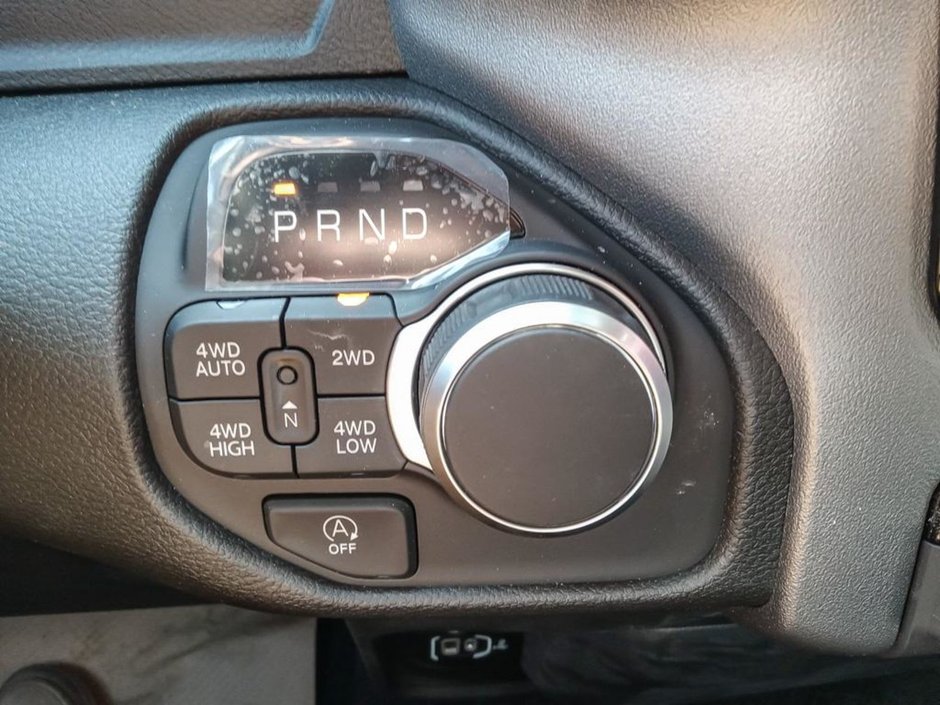 2025 Ram 1500 BIG HORN IN BRIGHT WHITE EQUIPPED WITH A 3.6L V6 W/ETORQUE , 4X4 , 8SPD AUTO , TRAILER BRAKE CONTROL , 3.55 REAR AXLE RATIO , PR-16