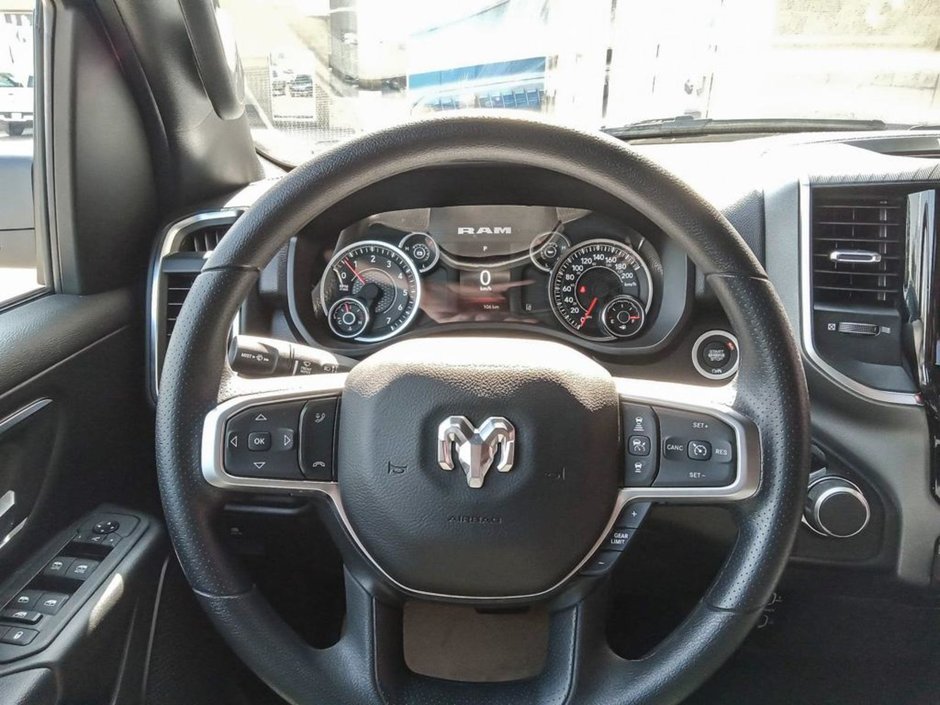 2025 Ram 1500 BIG HORN IN BRIGHT WHITE EQUIPPED WITH A 3.6L V6 W/ETORQUE , 4X4 , 8SPD AUTO , TRAILER BRAKE CONTROL , 3.55 REAR AXLE RATIO , PR-12