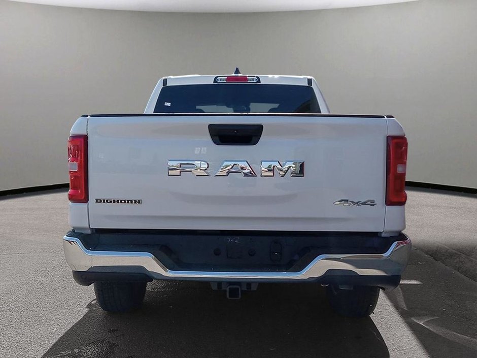 2025 Ram 1500 BIG HORN IN BRIGHT WHITE EQUIPPED WITH A 3.6L V6 W/ETORQUE , 4X4 , 8SPD AUTO , TRAILER BRAKE CONTROL , 3.55 REAR AXLE RATIO , PR-4