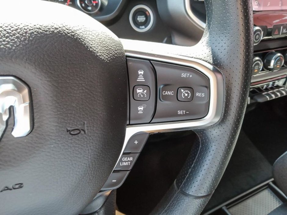 2025 Ram 1500 BIG HORN IN BRIGHT WHITE EQUIPPED WITH A 3.6L V6 W/ETORQUE , 4X4 , 8SPD AUTO , TRAILER BRAKE CONTROL , 3.55 REAR AXLE RATIO , PR-14