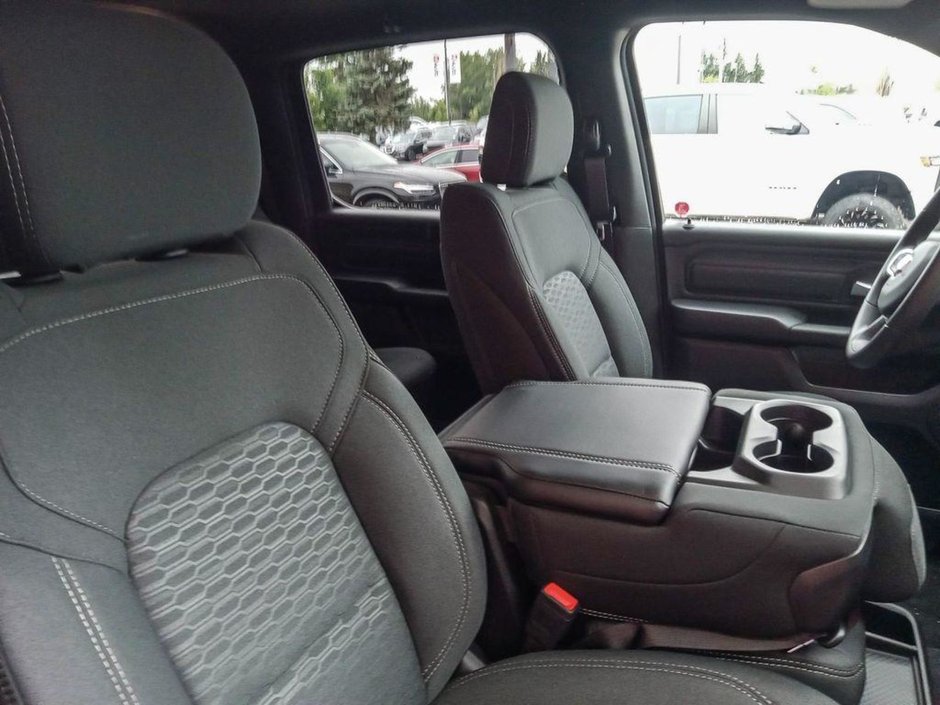 2025 Ram 1500 TRADESMAN SPORT IN DIAMOND BLACK EQUIPPED WITH A 3.0L TWIN TURBO , 4X4 , 8SPD AUTO , TRADESMAN LVL 1 , SPORT APPEARANCE PCKG , P-20