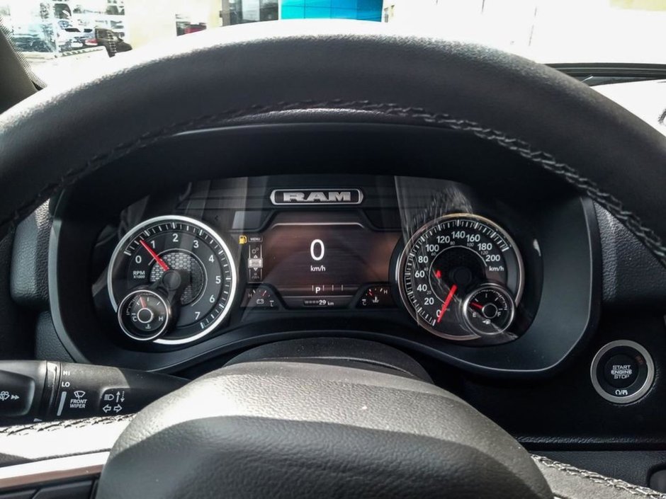 2025 Ram 1500 BIG HORN SPORT IN BRIGHT WHITE EQUIPPED WITH A 3.0L TWIN TURBO , 4X4 , 8SPD AUTO , PANORAMIC SUNROOF , 125L TANK , TONNEAU , BIG-14