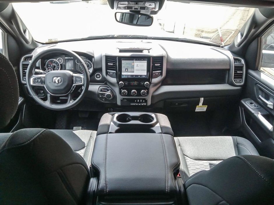 2025 Ram 1500 TRADESMAN SPORT IN BRIGHT WHITE EQUIPPED WITH A 3.6L V6 W/ETORQUE , 4X4 , 8SPD AUTO , TRADESMAN LVL 1 , SPORT APPEARANCE PCKG ,-22