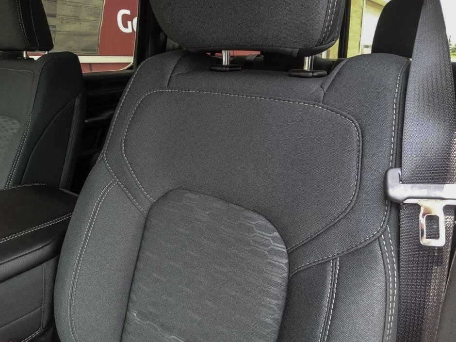 2025 Ram 1500 TRADESMAN SPORT IN BRIGHT WHITE EQUIPPED WITH A 3.6L V6 W/ETORQUE , 4X4 , 8SPD AUTO , TRADESMAN LVL 1 , SPORT APPEARANCE PCKG ,-18