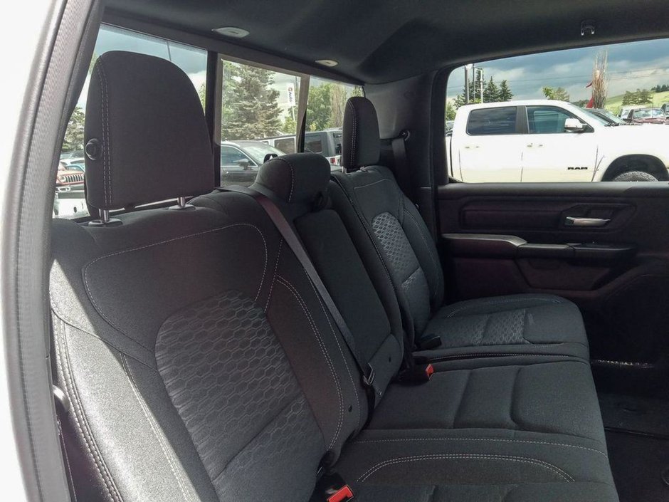 2025 Ram 1500 TRADESMAN SPORT IN BRIGHT WHITE EQUIPPED WITH A 3.6L V6 W/ETORQUE , 4X4 , 8SPD AUTO , TRADESMAN LVL 1 , SPORT APPEARANCE PCKG ,-21