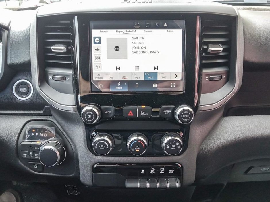 2025 Ram 1500 TRADESMAN SPORT IN BRIGHT WHITE EQUIPPED WITH A 3.0L TWIN TURBO I6 , 4X4 , 8SPD AUTO , TRADESMAN LVL 1 , SPORT APPEARANCE PCKG ,-17