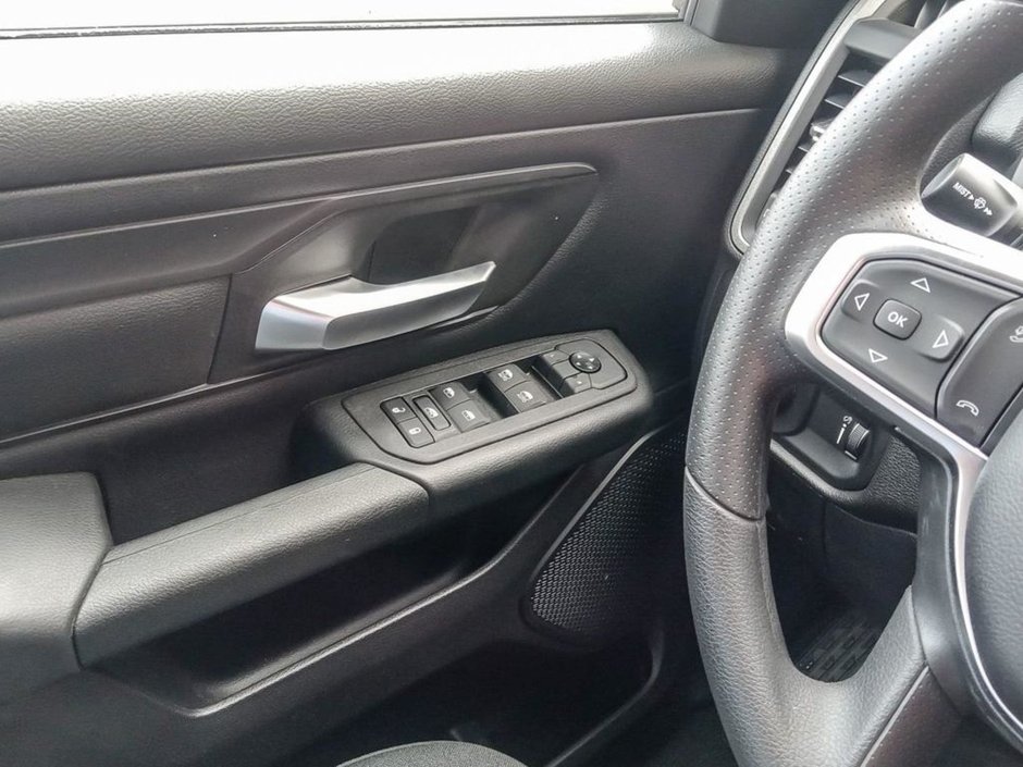 2025 Ram 1500 TRADESMAN SPORT IN BRIGHT WHITE EQUIPPED WITH A 3.0L TWIN TURBO I6 , 4X4 , 8SPD AUTO , TRADESMAN LVL 1 , SPORT APPEARANCE PCKG ,-15