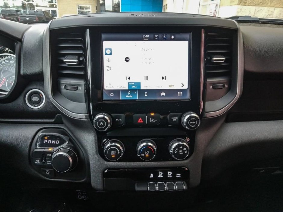 2025 Ram 1500 TRADESMAN SPORT IN BRIGHT WHITE EQUIPPED WITH A 3.6L V6 W/ETORQUE , 4X4 , 8SPD AUTO , TRADESMAN LVL 1 , SPORT APPEARANCE PCKG-17