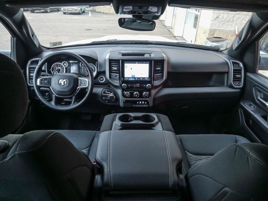 2025 Ram 1500 TRADESMAN SPORT IN BRIGHT WHITE EQUIPPED WITH A 3.6L V6 W/ETORQUE , 4X4 , 8SPD AUTO , TRADESMAN LVL 1 , SPORT APPEARANCE PCKG-22