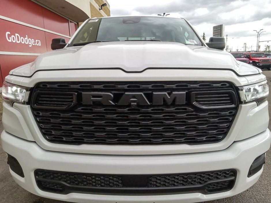 2025 Ram 1500 TRADESMAN SPORT IN BRIGHT WHITE EQUIPPED WITH A 3.6L V6 W/ETORQUE , 4X4 , 8SPD AUTO , TRADESMAN LVL 1 , SPORT APPEARANCE PCKG-8