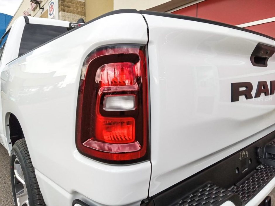 2025 Ram 1500 TRADESMAN SPORT IN BRIGHT WHITE EQUIPPED WITH A 3.6L V6 W/ETORQUE , 4X4 , 8SPD AUTO , TRADESMAN LVL 1 , SPORT APPEARANCE PCKG-10