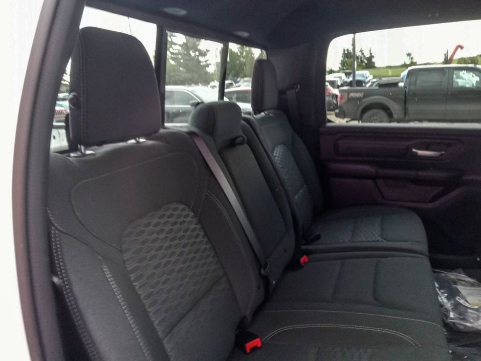 2025 Ram 1500 TRADESMAN SPORT IN BRIGHT WHITE EQUIPPED WITH A 3.6L V6 W/ETORQUE , 4X4 , 8SPD AUTO , TRADESMAN LVL 1 , SPORT APPEARANCE PCKG-21