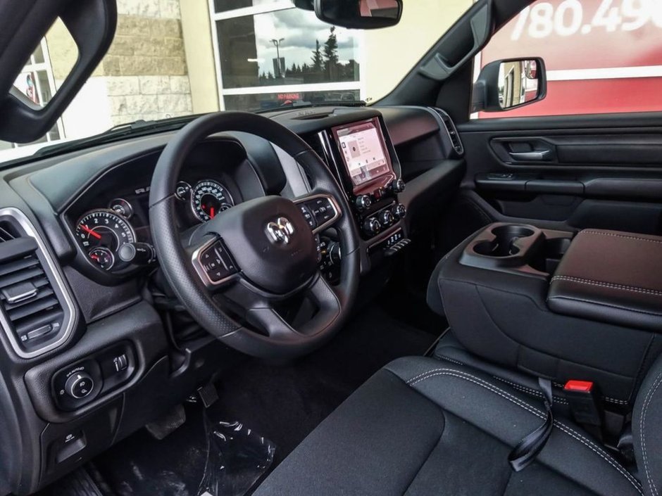 2025 Ram 1500 TRADESMAN SPORT IN BRIGHT WHITE EQUIPPED WITH A 3.6L V6 W/ETORQUE , 4X4 , 8SPD AUTO , TRADESMAN LVL 1 , SPORT APPEARANCE PCKG-11