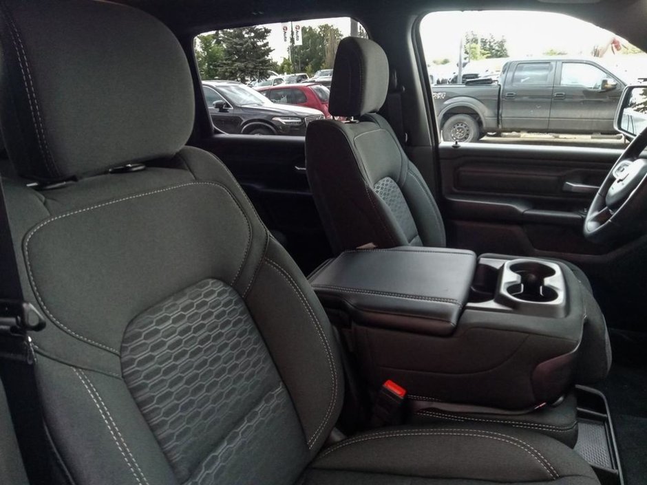 2025 Ram 1500 TRADESMAN SPORT IN BRIGHT WHITE EQUIPPED WITH A 3.6L V6 W/ETORQUE , 4X4 , 8SPD AUTO , TRADESMAN LVL 1 , SPORT APPEARANCE PCKG-20