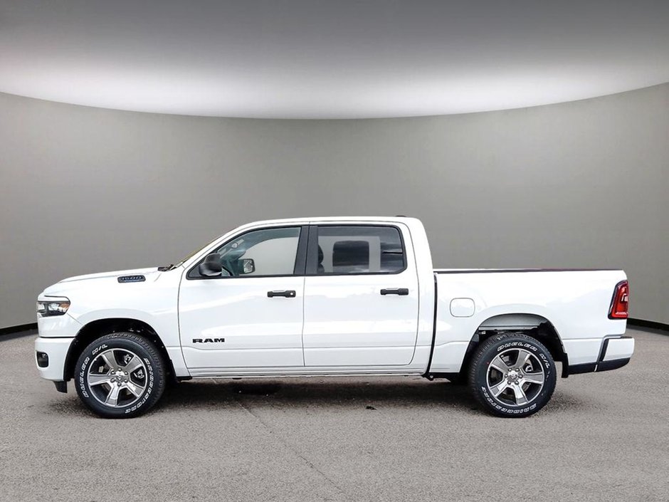 2025 Ram 1500 TRADESMAN SPORT IN BRIGHT WHITE EQUIPPED WITH A 3.6L V6 W/ETORQUE , 4X4 , 8SPD AUTO , TRADESMAN LVL 1 , SPORT APPEARANCE PCKG-2