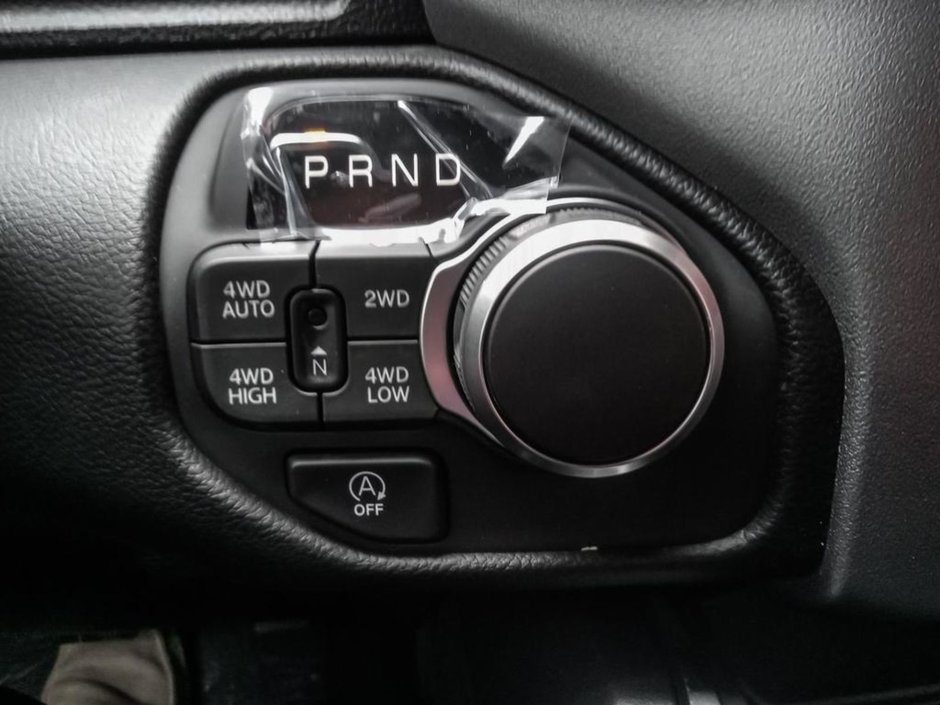 2025 Ram 1500 BIG HORN SPORT IN DIAMOND BLACK EQUIPPED WITH A 3.0L TWIN TURBO , 4X4 , 8SPD AUTO , 20INCH RIMS , BIG HORN LVL 1 , SPORT APPEARA-15