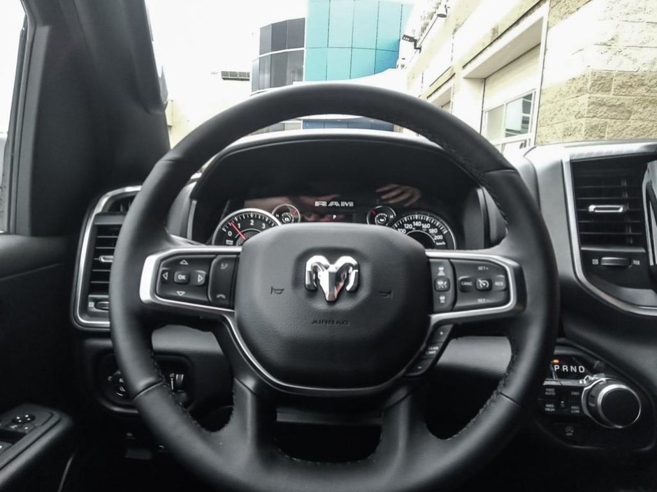 2025 Ram 1500 BIG HORN SPORT IN DIAMOND BLACK EQUIPPED WITH A 3.0L TWIN TURBO , 4X4 , 8SPD AUTO , 20INCH RIMS , BIG HORN LVL 1 , SPORT APPEARA-12