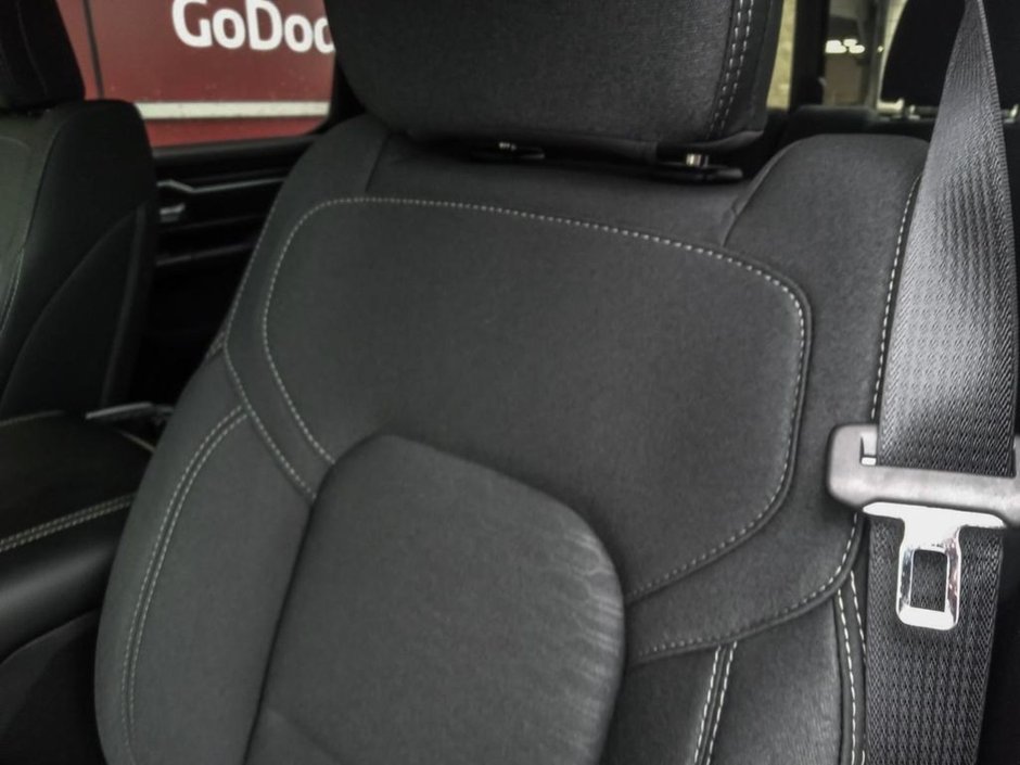 2025 Ram 1500 BIG HORN SPORT IN DIAMOND BLACK EQUIPPED WITH A 3.0L TWIN TURBO , 4X4 , 8SPD AUTO , 20INCH RIMS , BIG HORN LVL 1 , SPORT APPEARA-17