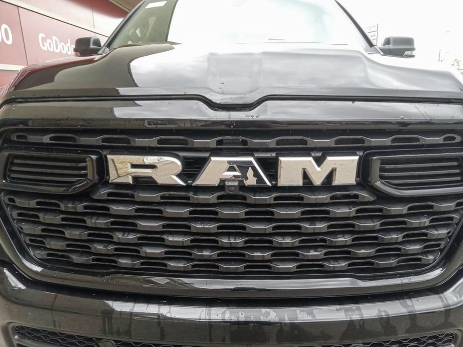 2025 Ram 1500 BIG HORN SPORT IN DIAMOND BLACK EQUIPPED WITH A 3.0L TWIN TURBO , 4X4 , 8SPD AUTO , 20INCH RIMS , BIG HORN LVL 1 , SPORT APPEARA-8